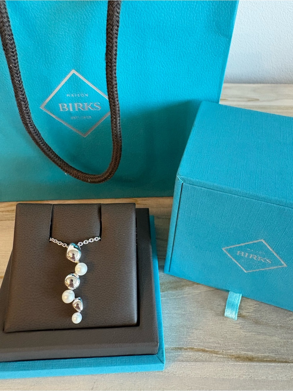 Brand new BIRKS Pebble Drop Necklace Sterling Silver and Freshwater Pearl